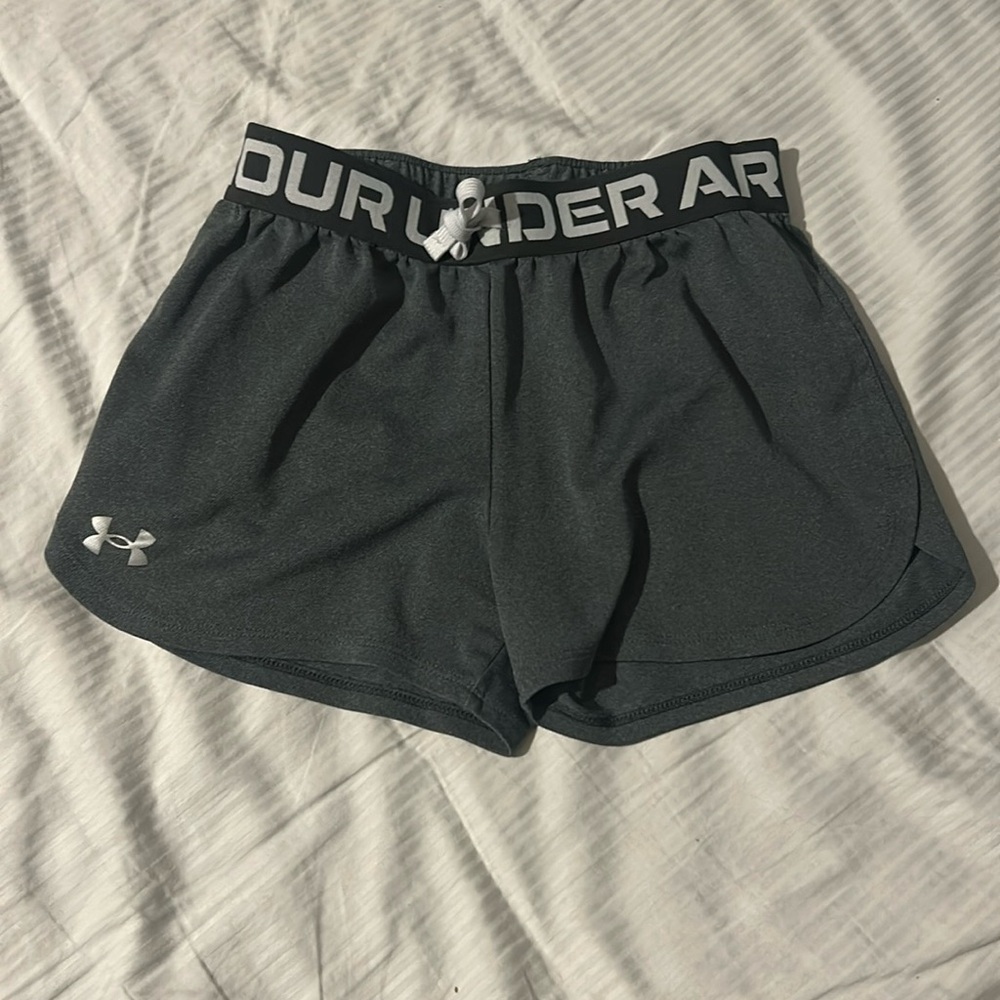 Under Armour girls youth medium gray athletic shorts